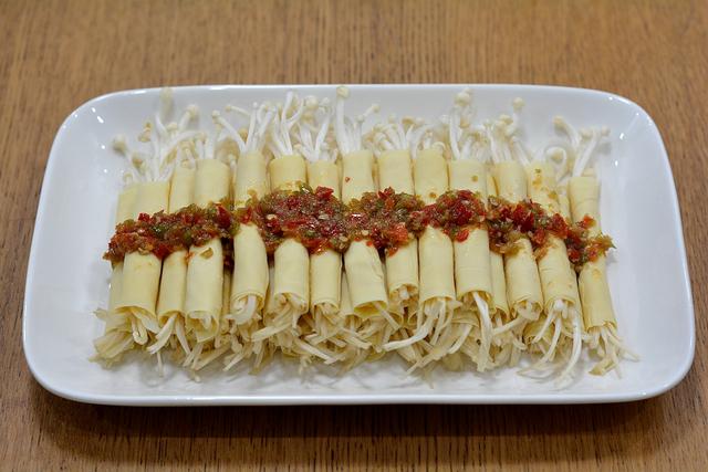 蒸金针菇，蒸金针菇要焯水吗（这道清蒸金针菇清香脆嫩）