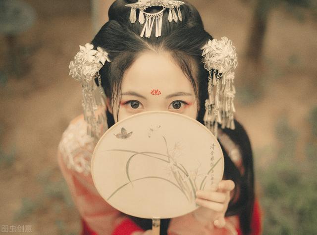 飞鸟与鱼不同路，山鸟与鱼不同路意思（绝美古诗赏识：飞鸟与鱼）