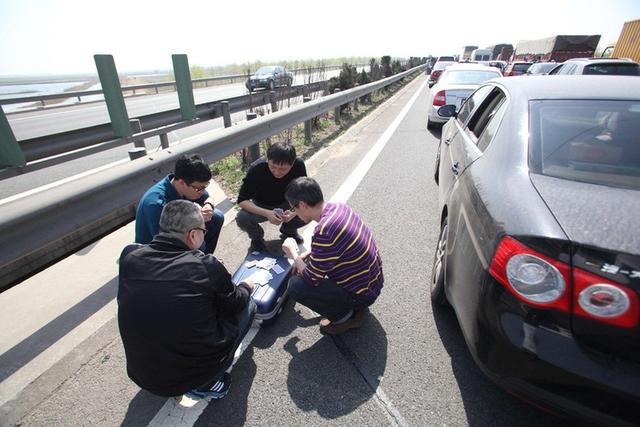 京藏高速大堵车，今日北京17点交通怎么样堵车吗（一次堵车事件出动400多名交警）