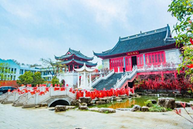 南京有一座毗卢寺，隐藏于闹市之中，还是中国佛教会的诞生地