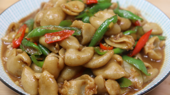 猪大肠怎么炒又白又脆，偷偷告诉你饭店的秘诀