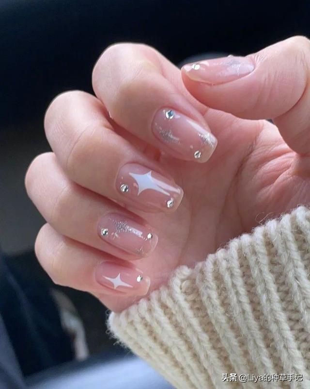 美甲图片夏天显白,显白美甲夏天(显白显嫩的美甲,一眼心动)_犇涌向乾