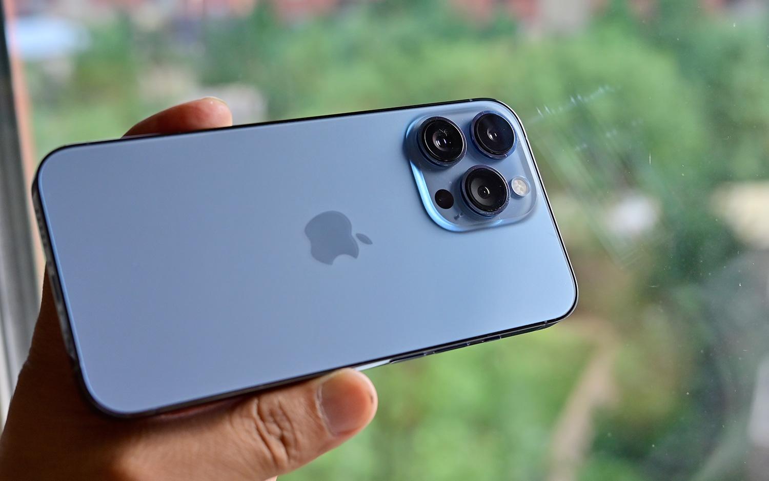 苹果13pro哪个颜色好看（iPhone13pro推荐远峰蓝）