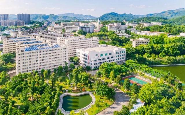 珠江职业技术学院，广州珠江职业技术学院2022年在专科院校中的排名（盘点19所建在大山里的大学）