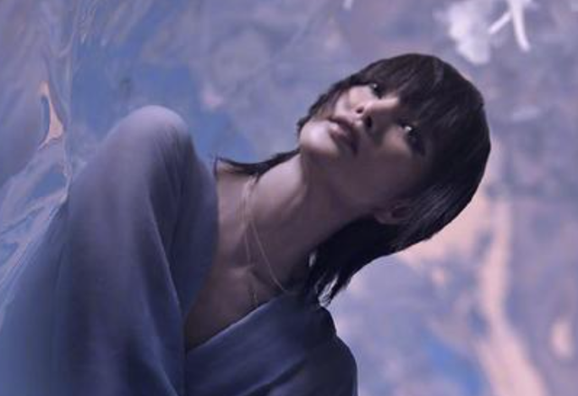 甜妹田曦薇，微信头像，甜妹田曦薇（迪丽热巴扛不住齐刘海）