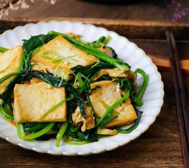 怎样做美味的豆腐炒胡萝卜丝，原来豆腐这样做更美味