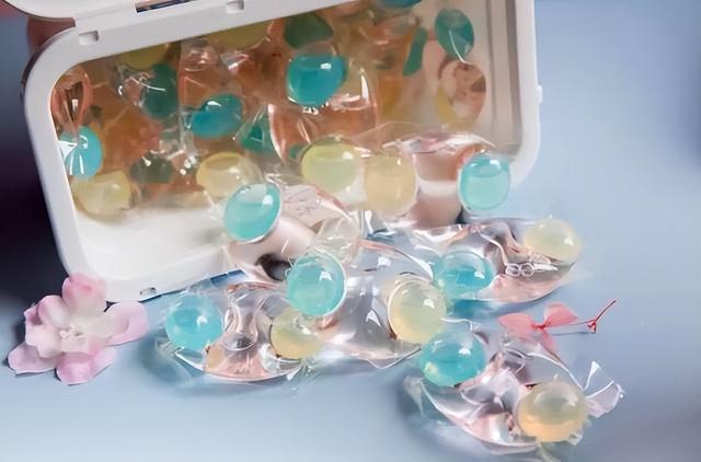 柔顺剂和洗衣液的区别，柔顺剂当成洗衣液了怎么办（洗衣凝珠是不是“智商税”）