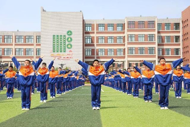 中学生广播体操舞动青春，第三套中学生广播体操《舞动青春》的做法（展现风貌—濮阳市第十中学“舞动青春”广播操比赛）