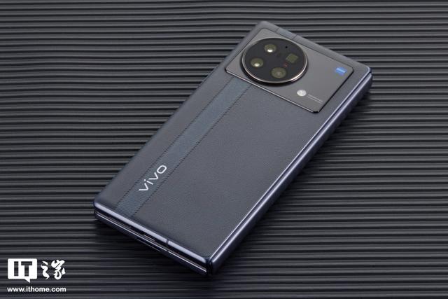 vivo定位登录，vivo云服务登录官网定位（折叠屏深度评测：来得晚）