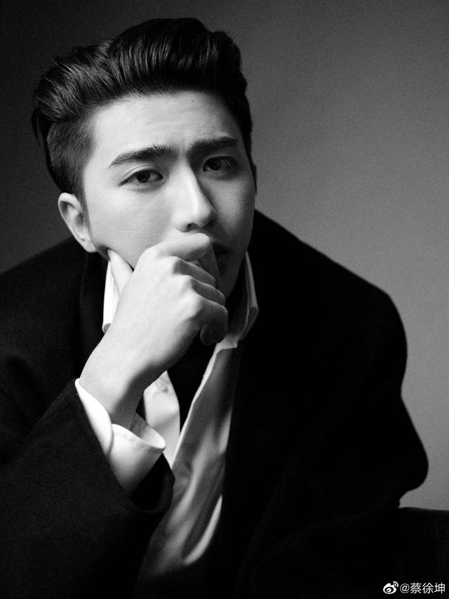 可爱帅气的蔡徐坤舞台图片精选 喜欢他的举个手呀，蔡徐坤照片高清帅气可爱（蔡徐坤帅照合集，简直不要太帅）