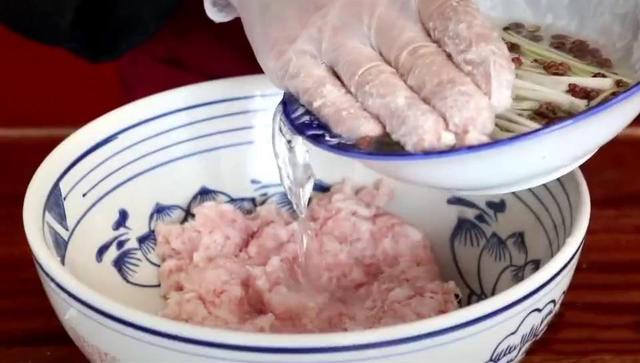 生的汆肉怎样做，生汆丸子的做法关键是调味