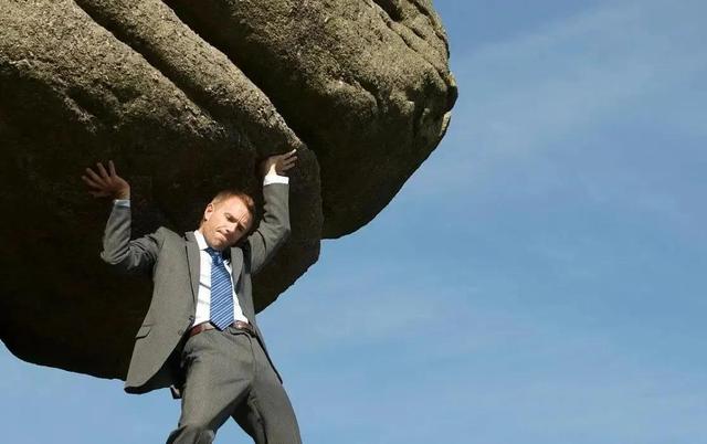 怎样做一个抗压能力强的职场人，怎样做一个抗压能力强的职场人员（凭的是内心强大和抗压能力）