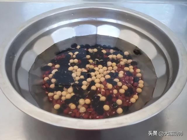 破壁机打豆浆的正确做法，怎样用破壁豆浆机做豆浆（豆子泡好别直接打）