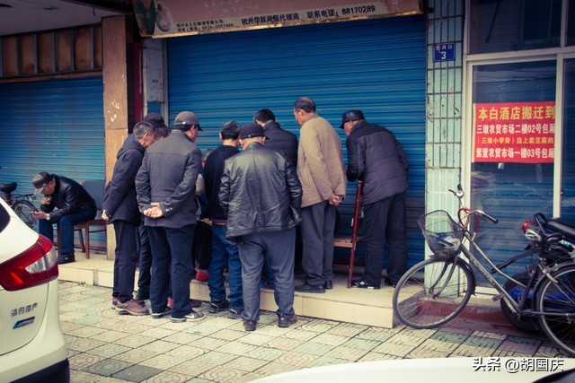 过了50岁，“社会底层”的男人，生活是怎样的？