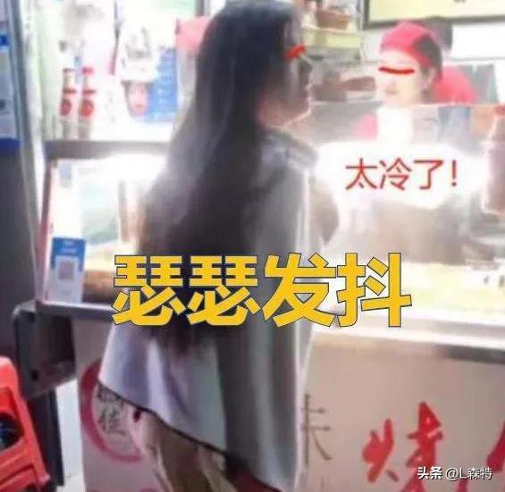 男士浴巾正确裹法，男士浴巾怎么裹（女孩裹着浴巾买小吃）