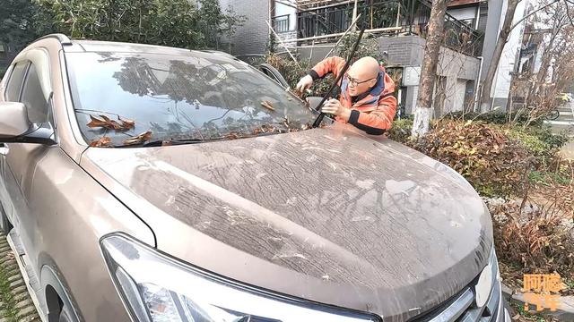 汽车没电怎么搭电，汽车电瓶没电了怎么搭电（车子没电了如何搭电启动）