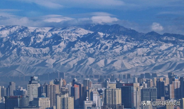 新疆地理位置，新疆地理位置特征（为什么从伊犁迁至乌鲁木齐）