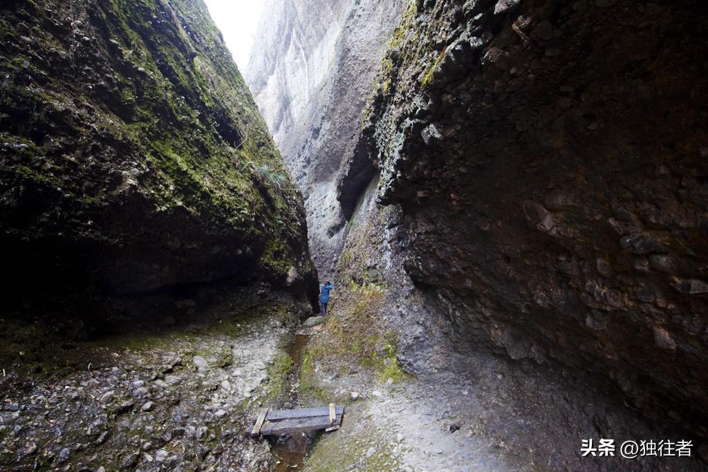 皖西大裂谷风景区，六安皖西大裂谷风情谷（罕见的山裂奇观）