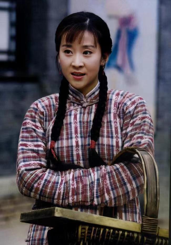 当时的苗圃,已经与"铁三角"张国立,张铁林,王刚共同合作《五月槐花香