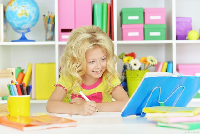 小孩子说话晚怎么办，小孩说话晚要怎么办（遇到不爱开口的宝宝家长要先了解原因）