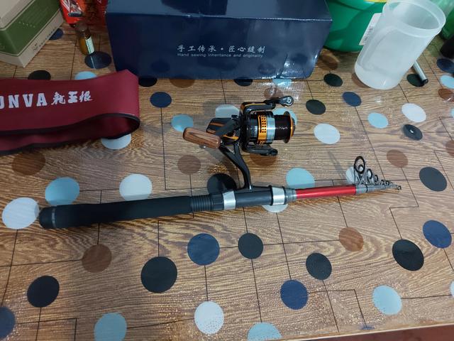 红虫串钩的正确方法，如何串钩钓鱼