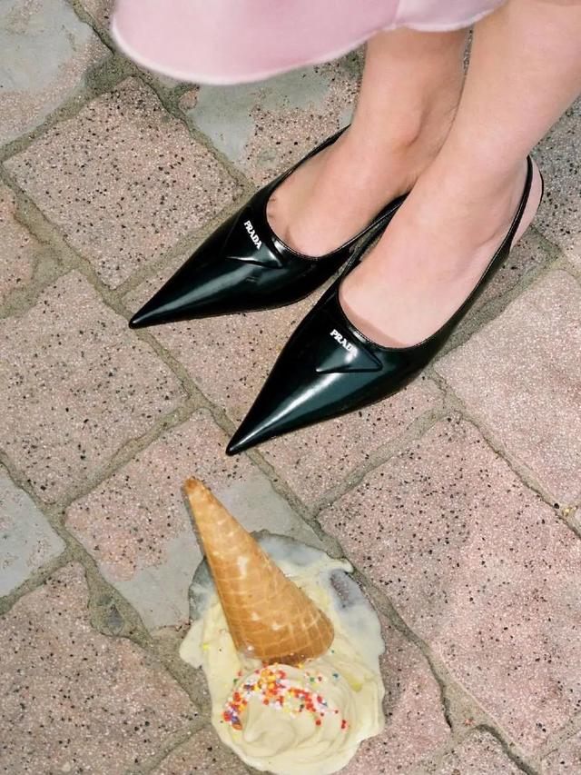 去海边穿什么鞋子合适，去海边沙滩穿什么鞋最合适（今夏最火的4双新鞋）