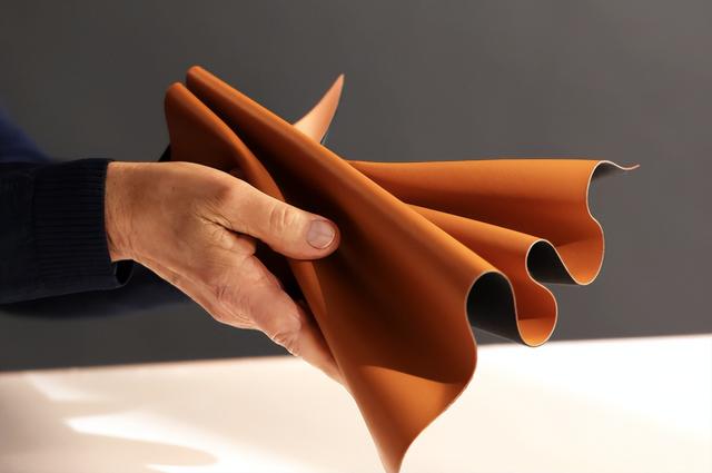 仿皮是什么材质，沙发仿皮是什么材质（时尚界的新宠——水果皮革）