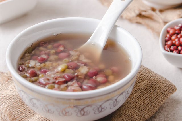 红豆没泡煮多久才会熟，红豆不泡煮多久才会熟（10分钟软烂开花）