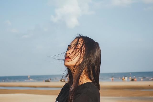 异性很暧昧的表现有哪些，异性之间暧昧的表现（男女间“暧昧”了）