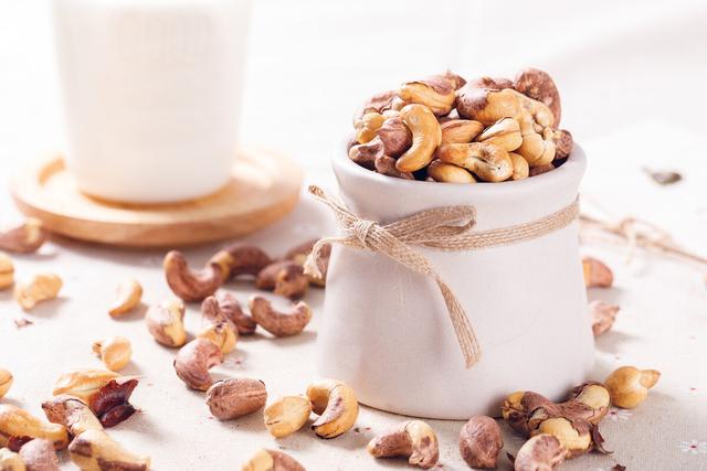 腰果的营养价值有哪些，储存及它的营养价值和禁忌