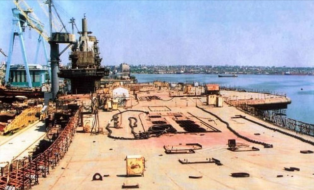 辽宁号是从哪个国家买来的，辽宁号航空母舰（辽宁号航空母舰排水量）