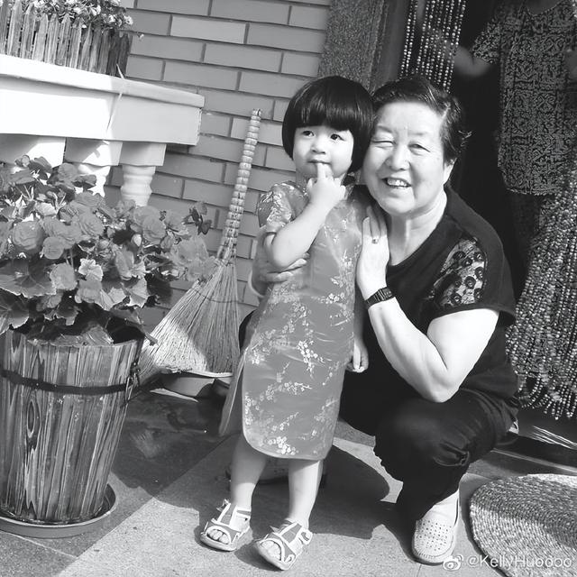 仲小萍比火风大几岁，火风老婆仲小萍个人简介（歌手火风母亲感染新冠去世）