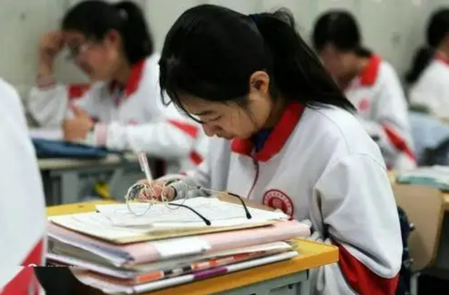 现在还可以复读高三吗，2021现在高三学生还能复读吗（高中禁止复读或成定局）