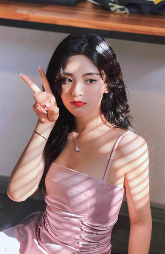 杨超越是什么梗，杨超越直播片段惹争议