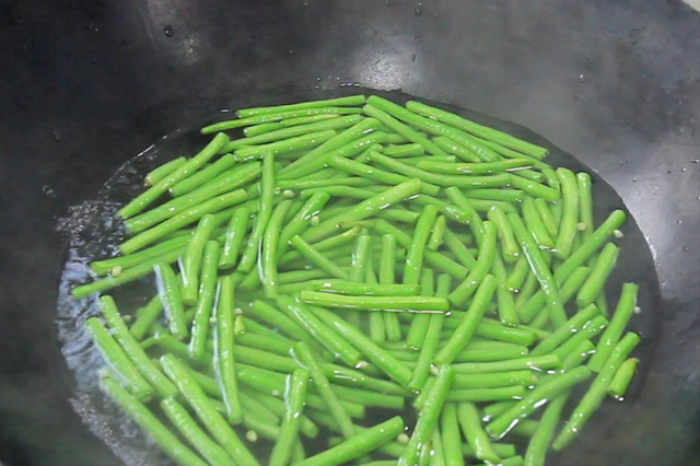 夏天吃什么菜好，炎炎夏天吃什么菜好呢（也要吃这5种家常菜）