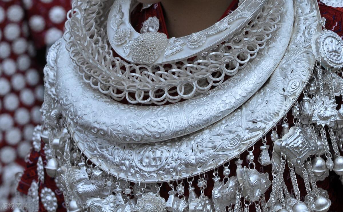 泰银和925纯银有什么区别，泰银和纯银哪个好（如何区分纯银、藏银、苗银、泰银）