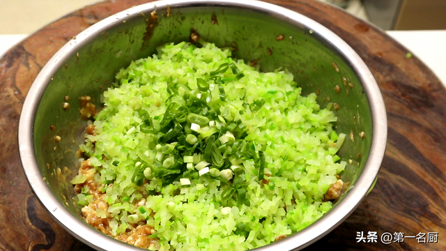 秋季吃什么菜好，秋季吃什么菜好呀（建议少吃猪肉和鱼肉）