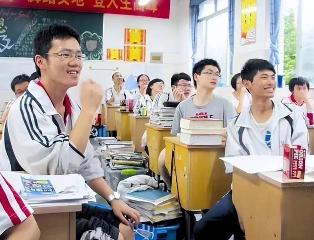 多少岁可以复读高三，高三复读生该如何减压（2023高考复读生恐超200万）