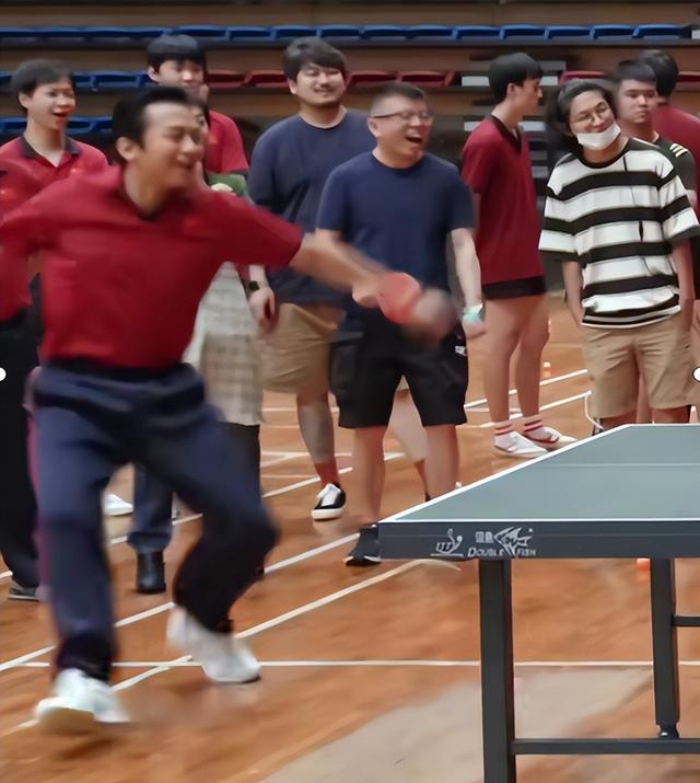 邓超孙俪近况，孙俪与邓超近况如何（超哥发福眼角皱纹明显）