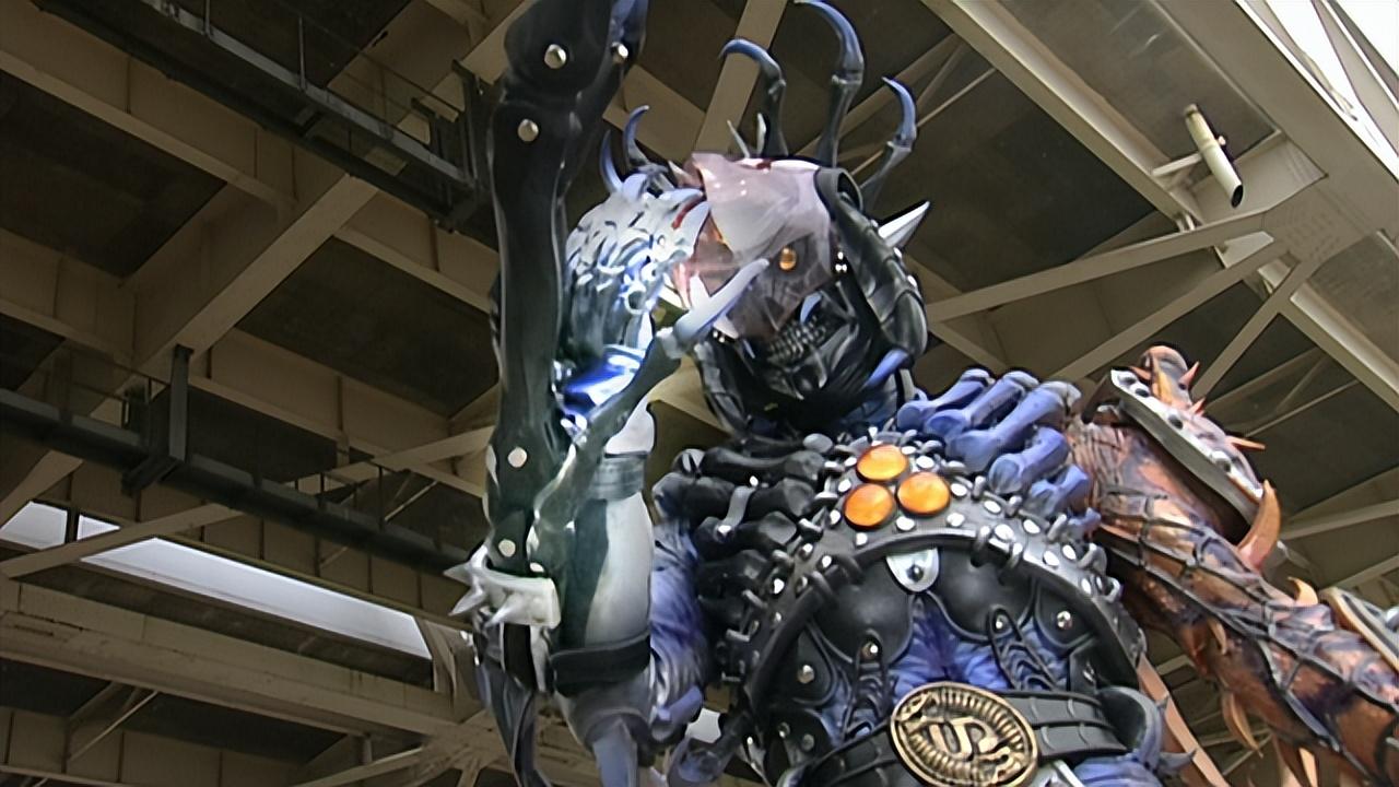 假面骑士剑:狼蛛不死兽放弃强悍的战力,只为变相的削弱最强骑士