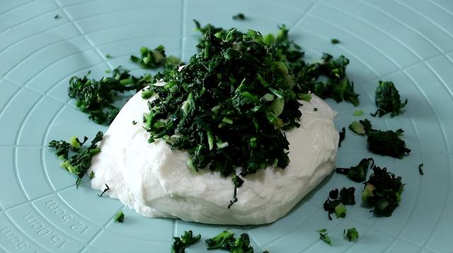 荠菜香菇羹怎么做，遇到路边这种野菜别手软