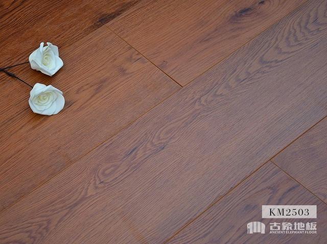 带你了解超耐磨地板的选购以及使用注意事项，耐磨性最差的地板（什么是超耐磨多层实木地板）