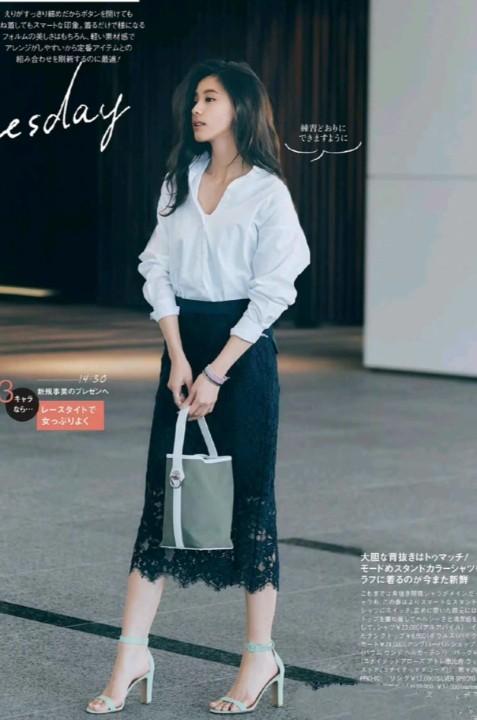 白色衬衫配什么裤子好看，白衬衫配什么裤子好看（精致女人都爱“白衬衣+半裙”）