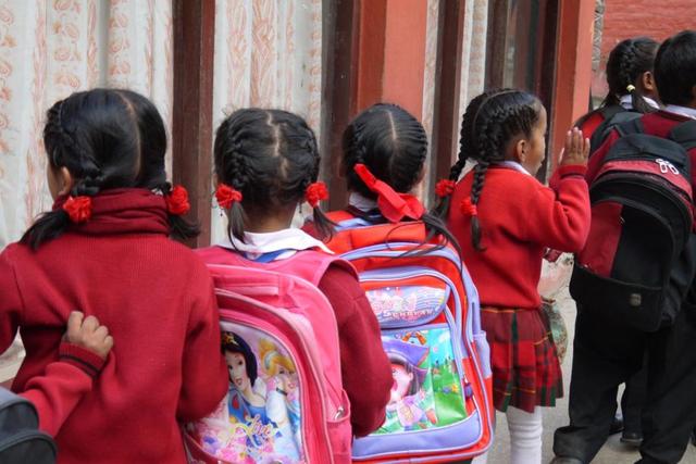 尼泊尔是哪个国家，尼泊尔是哪个国家的殖民地（尼泊尔，穷啥不能穷学生！）