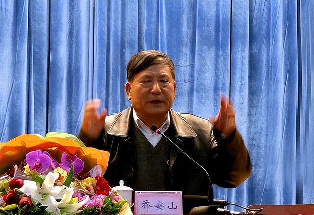 雷锋怎么牺牲的的简单介绍，41年后鉴定人披露事故发生细节