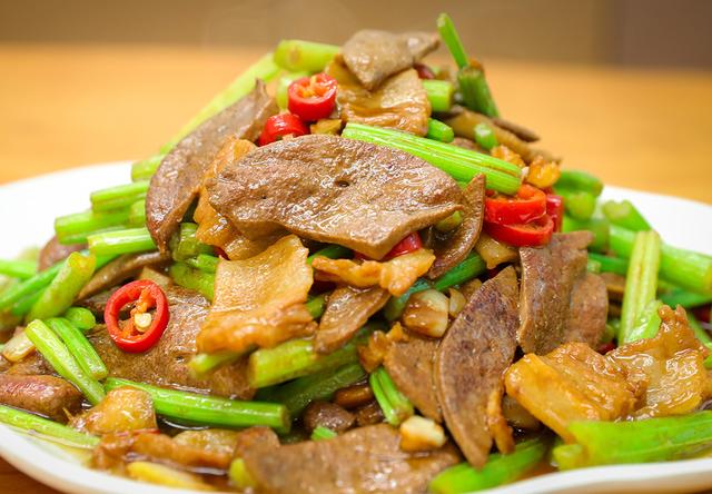 坐月子能吃哪些食物，产妇坐月子多吃哪些食物比较好（提醒中老年人：少吃面条米饭）