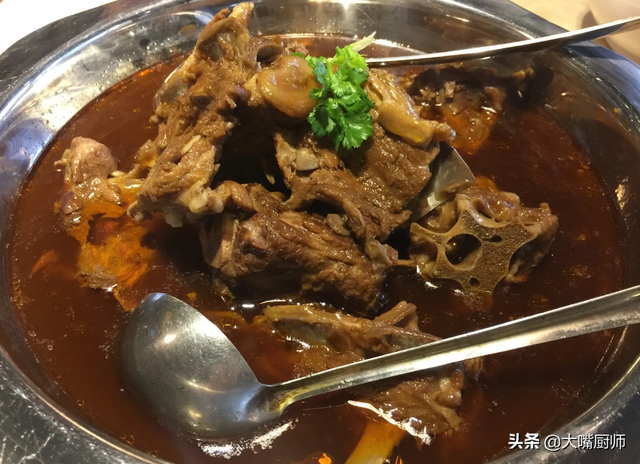 羊蝎子是羊身上的哪个部位，羊蝎子是羊的哪个部位（内行人专挑4个部位）