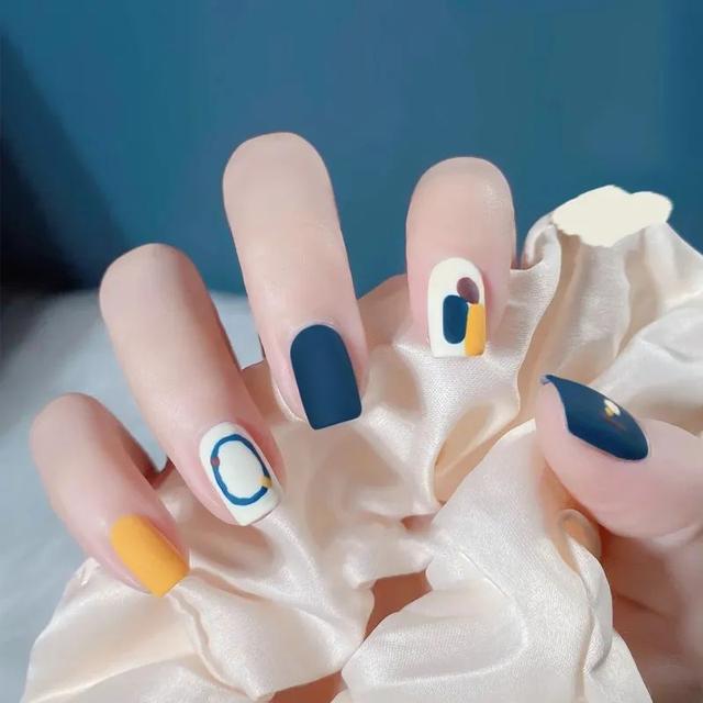 超级显白的基础款美甲，显白显嫩的美甲来一波儿~