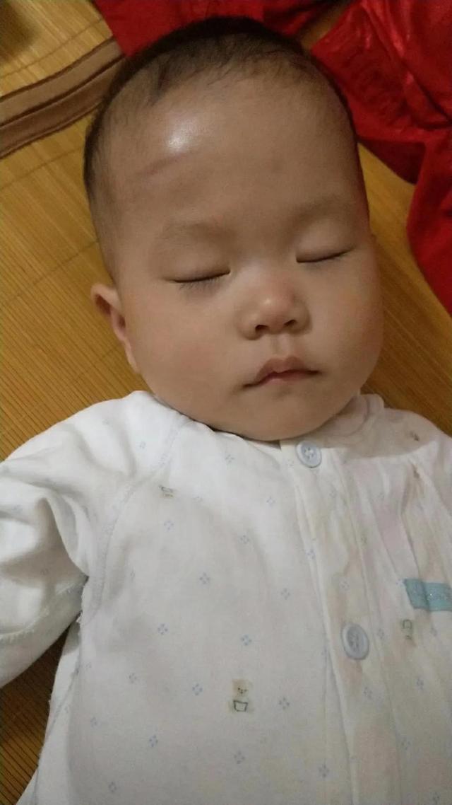 不能说一模一样（不能说像，只能说一模一样）