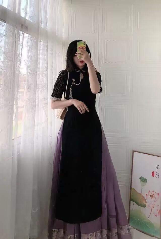 穿旗袍配什么发型，穿旗袍配什么发型年轻（下面马面裙”的穿法真美）